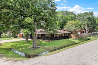 1531 Avenue D, Danbury, TX 77534