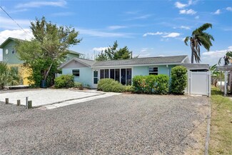 832 Seabreeze Dr, Ruskin, FL 33570
