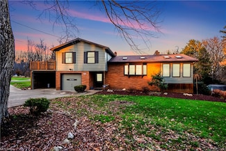 789 Wild Cherry Dr, Akron, OH 44319