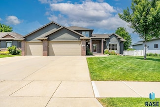 1004 W Whispering St, Sioux Falls, SD 57108