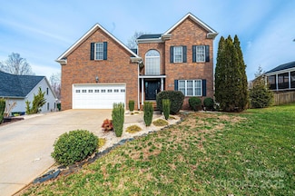 2622 Rolling Ridge Dr, Hickory, NC 28602