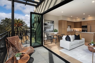 389 1st St Unit 31, Los Altos, CA 94022