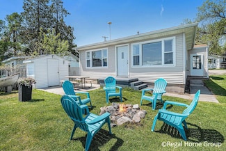 271 Pine Dr, Greenville, MI 48838