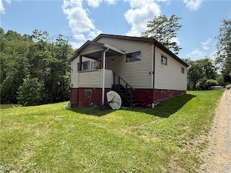 51 Buckeye Dr, New Cumberland, WV 26047