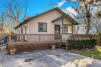 75 Carpenter Ct, Waterford, MI 48328