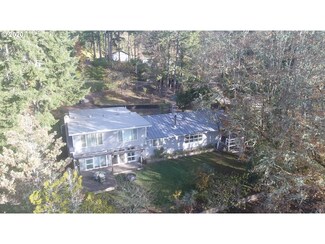 48362 Roberts Rd, Oakridge, OR 97463