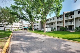 1601 N Innsbruck Dr Unit 203, Fridley, MN 55432