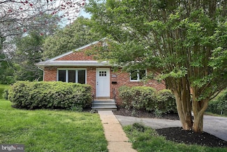 3912 Larchwood Rd, Falls Church, VA 22041