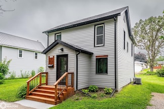 621 1st St, Traer, IA 50675