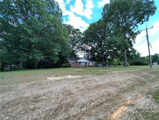 2108 Stallings Rd, Matthews, NC 28104