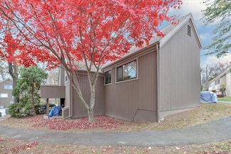 289 Agawam Dr Unit B, Stratford, CT 06614