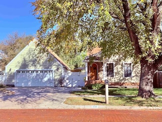 236 W A Ave, Kingman, KS 67068