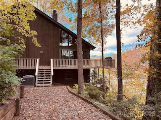 222 W Lake Dr N, Lake Lure, NC 28746