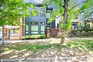 2152 7th Ave W Unit C, Seattle, WA 98119