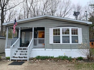 21 Maple St, Lyman, ME 04002