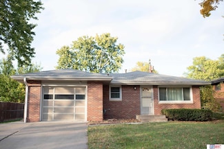 1409 Meadow Dale Dr, Lincoln, NE 68505