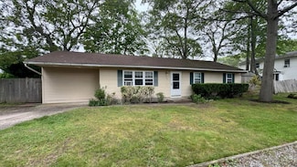381 Grace St, Holbrook, NY 11741