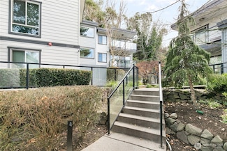3204 81st Place SE Unit B202, Mercer Island, WA 98040