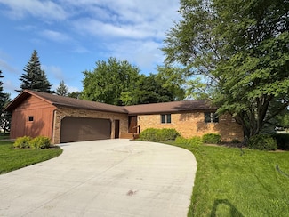 605 Arbor Ct, Marshall, MN 56258