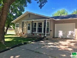 211 S Walnut St, Elk Point, SD 57025