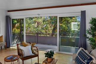 465 Winslow Way E Unit 211, Bainbridge Island, WA 98110