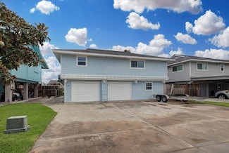 1099 Redfish St, Hitchcock, TX 77563
