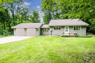 5820 Windy Acres Ln, Berrien Springs, MI 49103
