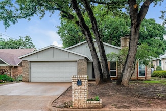 5903 Cameron Dr, Arlington, TX 76017