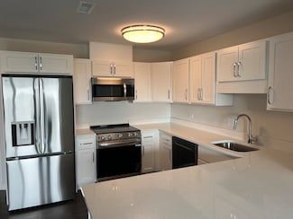 200 Park Ave Unit 635, Calumet City, IL 60409
