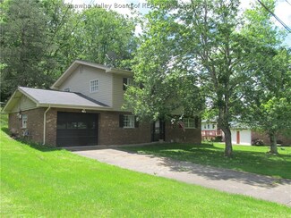 102 Brookhaven Cir, Nitro, WV 25143