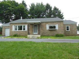 2020 Blue Barn Rd, Orefield, PA 18069