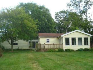 1094 S Bause Lake Dr W, Cromwell, IN 46732