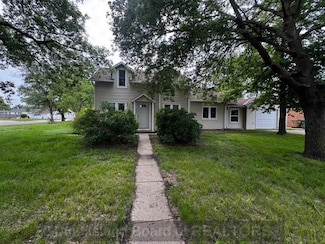 1806 N Broadwell Ave, Grand Island, NE 68803