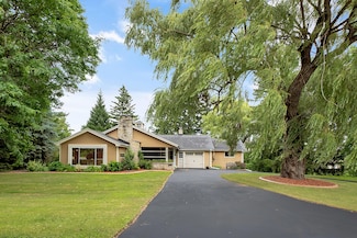 677 Main St, Pewaukee, WI 53072