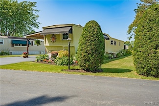 3 Harbor St, Wilson, NY 14172