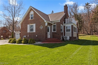 276 E Ridgewood Dr, Seven Hills, OH 44131