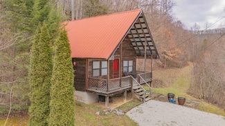 443 Pleasant View Rd, Frenchburg, KY 40322