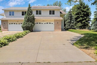 327 Berkshire Ln N, Plymouth, MN 55441