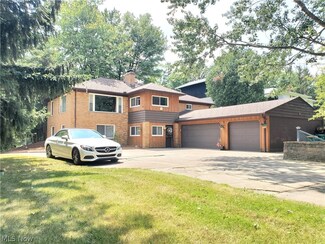 4221 Hillside Rd, Seven Hills, OH 44131