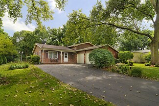 38W391 Toms Trail Dr, Saint Charles, IL 60175