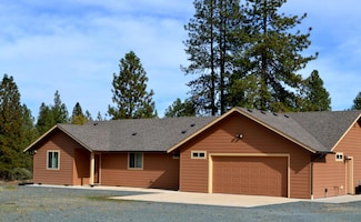 2410 Robertson Bridge Rd, Grants Pass, OR 97526