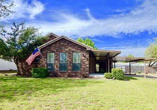 705 W Kiowa St, Marlow, OK 73055