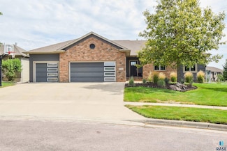 2904 W Cinnamon Cir, Sioux Falls, SD 57108