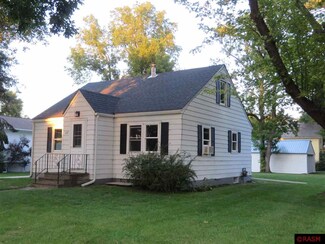 112 S Lakeside St, Lake Crystal, MN 56055