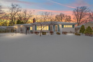 1516 Strathmoor Ln, Jackson, MI 49203