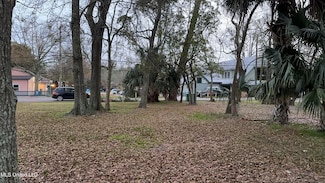 1115 Desoto St, Ocean Springs, MS 39564