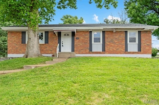 199 Tapestry Dr, Saint Louis, MO 63129