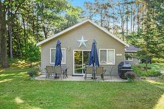 658 Parasail Dr, Mears, MI 49436