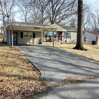 3305 S Willis Ave, Independence, MO 64055