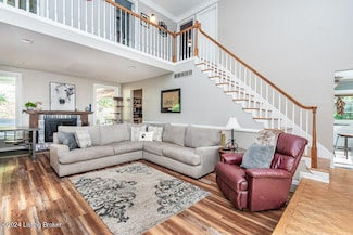 9220 Hi View Ln, Louisville, KY 40272